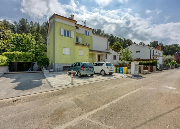 Pavluk With Balcony Apartamento *