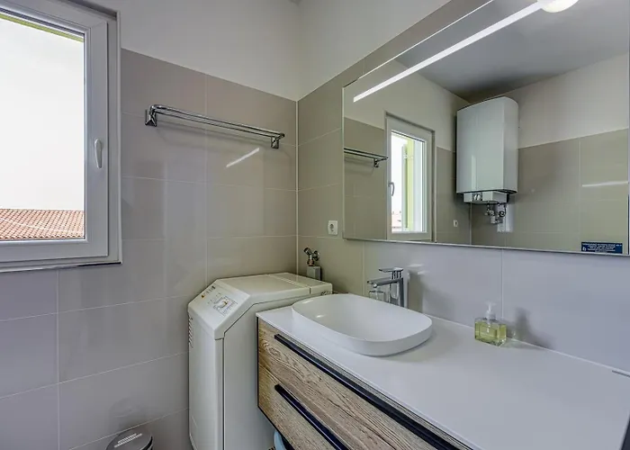 Pavluk With Balcony Apartamento Poreč