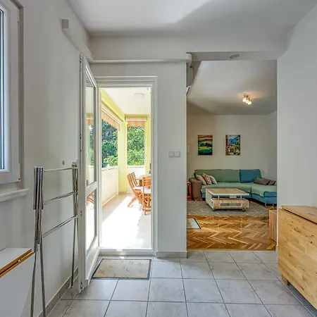 Pavluk With Balcony Apartman