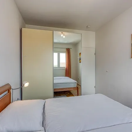 Pavluk With Balcony Apartman *