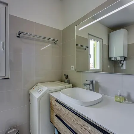 Pavluk With Balcony Appartamento Porec